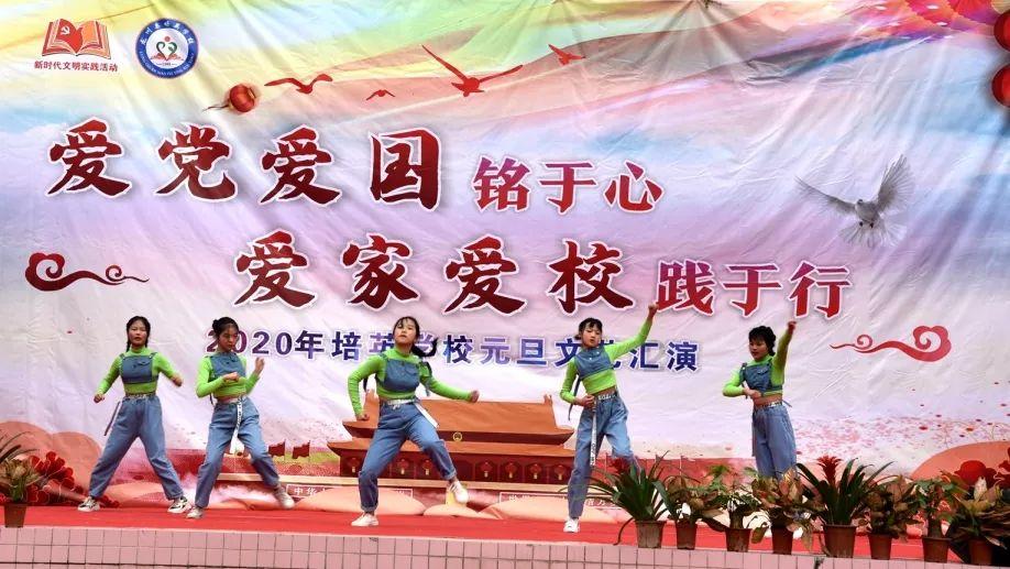 救援受困山洞的男子