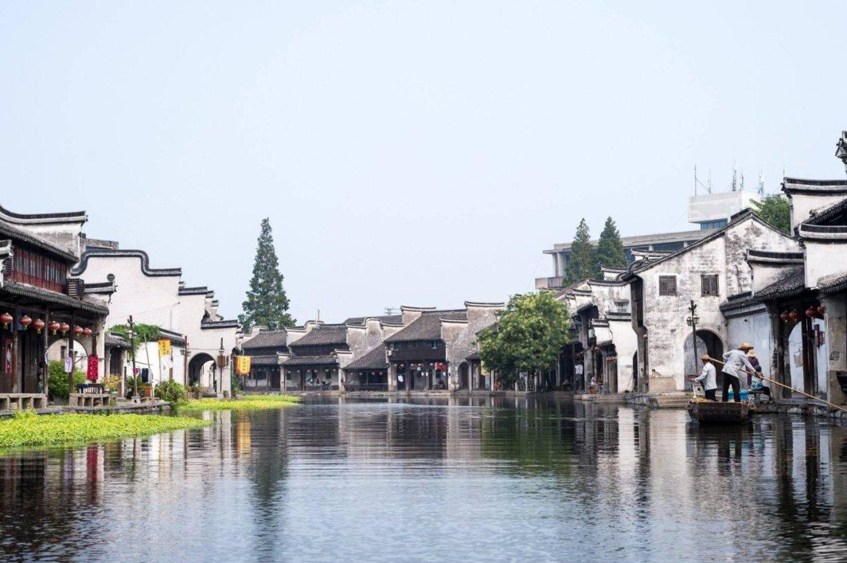 救援落湖男孩